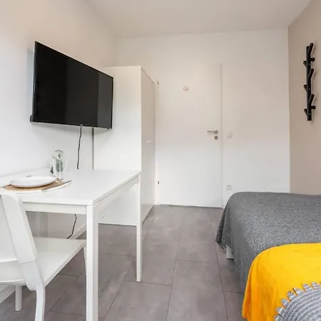 Daire Spacious In For 7 People! Baesweiler