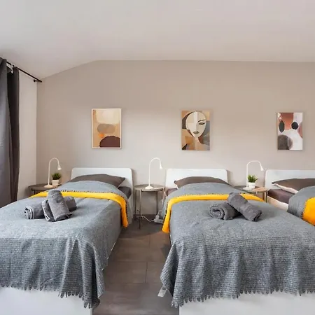 Daire Spacious In For 7 People! Baesweiler